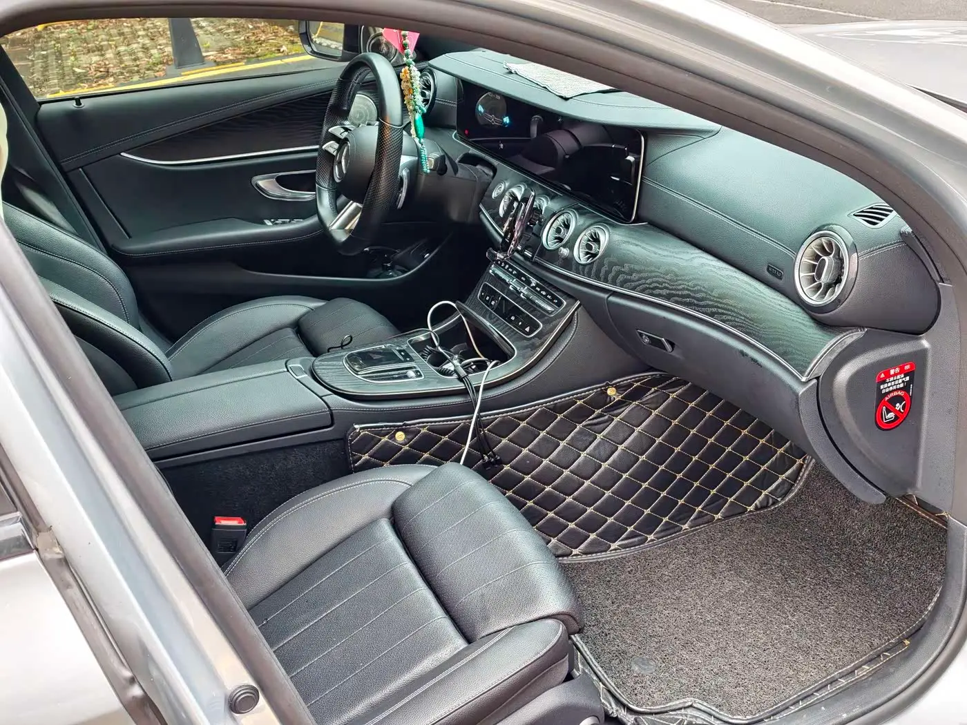 Mercedes-Benz E-Class 2023 — Photo 7/10