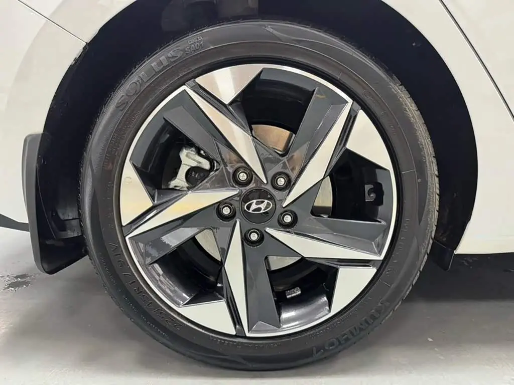Hyundai Elantra 2022 — Photo 19/20