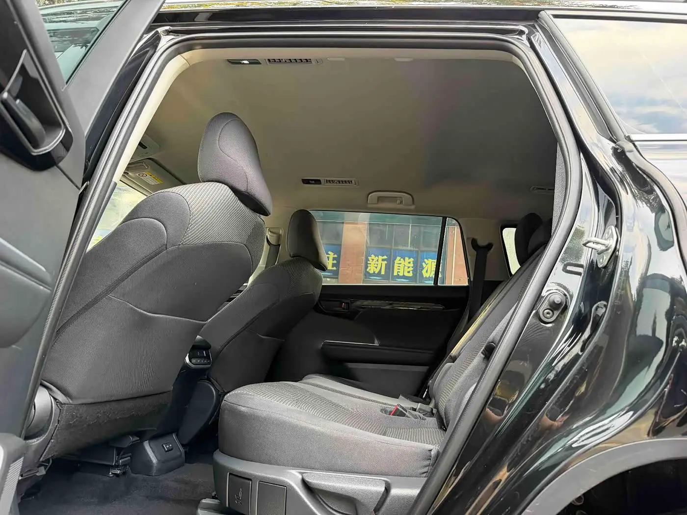 Toyota Highlander 2024 — Photo 8/15