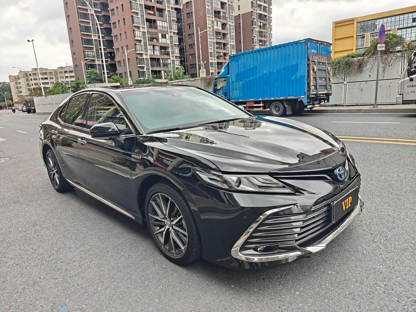 Toyota Camry 2023 — Фото 3/9