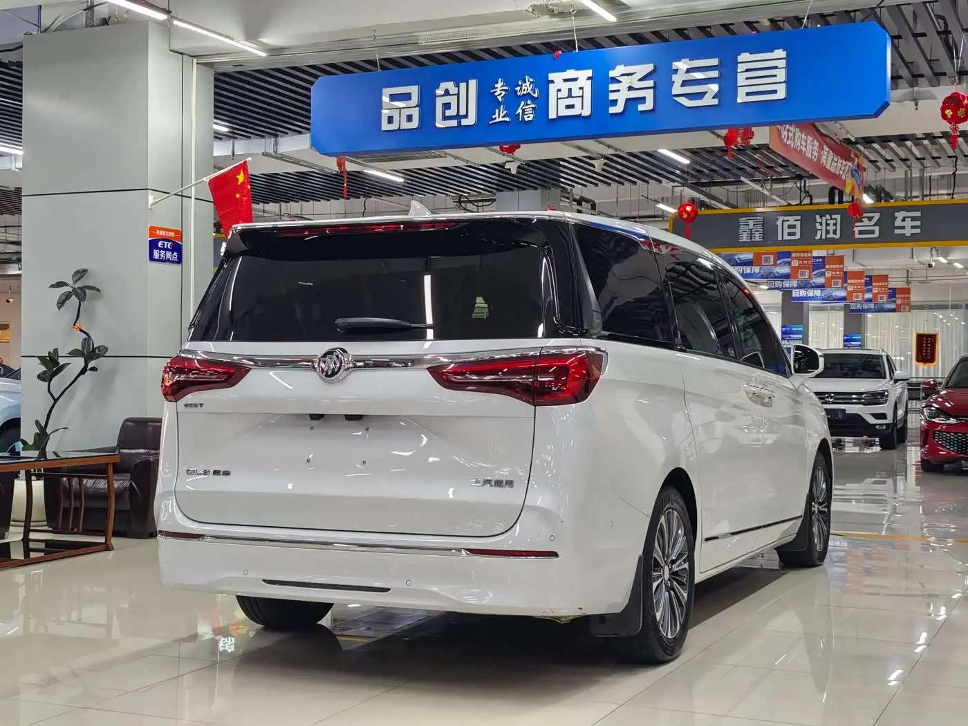 Buick GL8 2021 — Photo 7/18