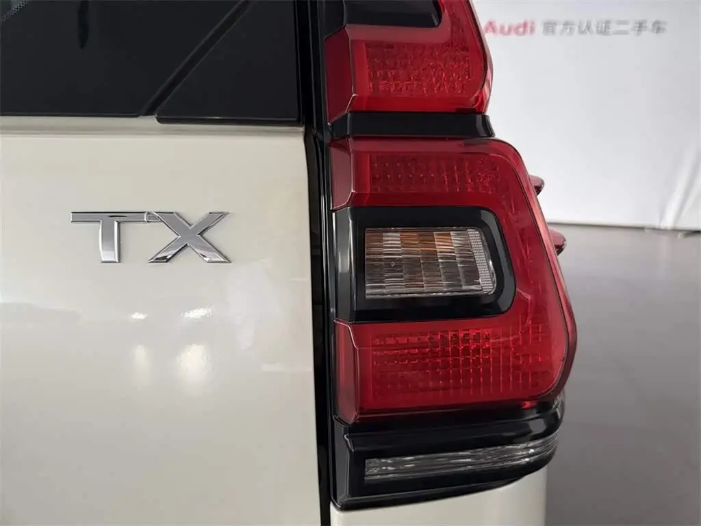 Toyota Prado 2019 — Photo 12/13