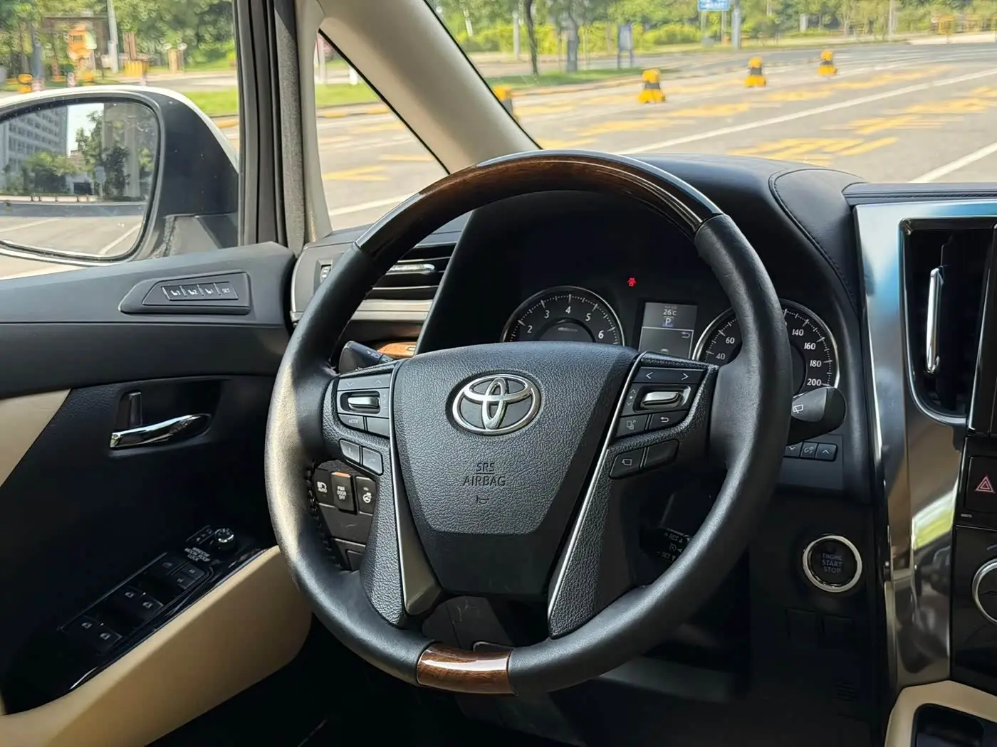 Toyota Alphard 2018 — Photo 5/18