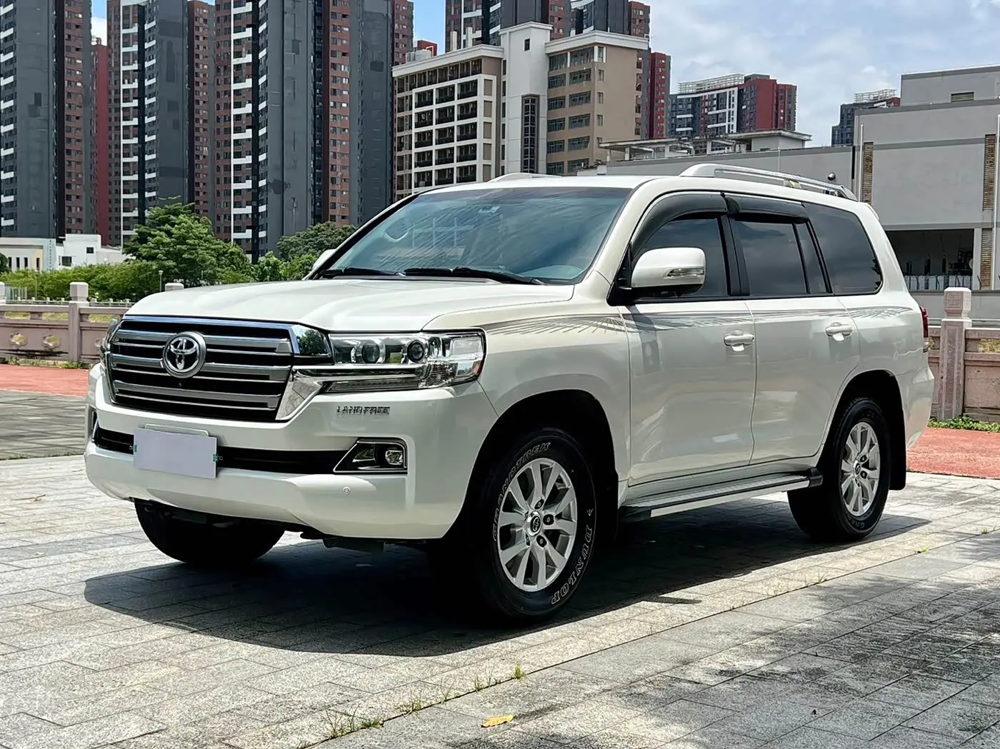 Toyota Land Cruiser 2018 — Фото 1/9