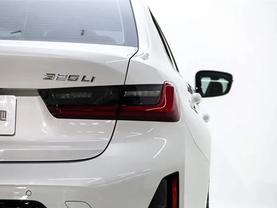 BMW 3 Series 2025 — Photo 11/20