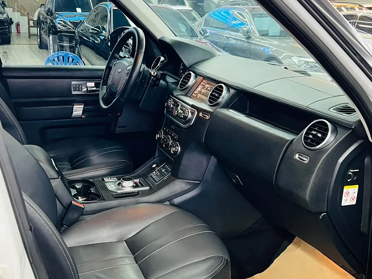 Land Rover Discovery 2016 — Photo 16/20