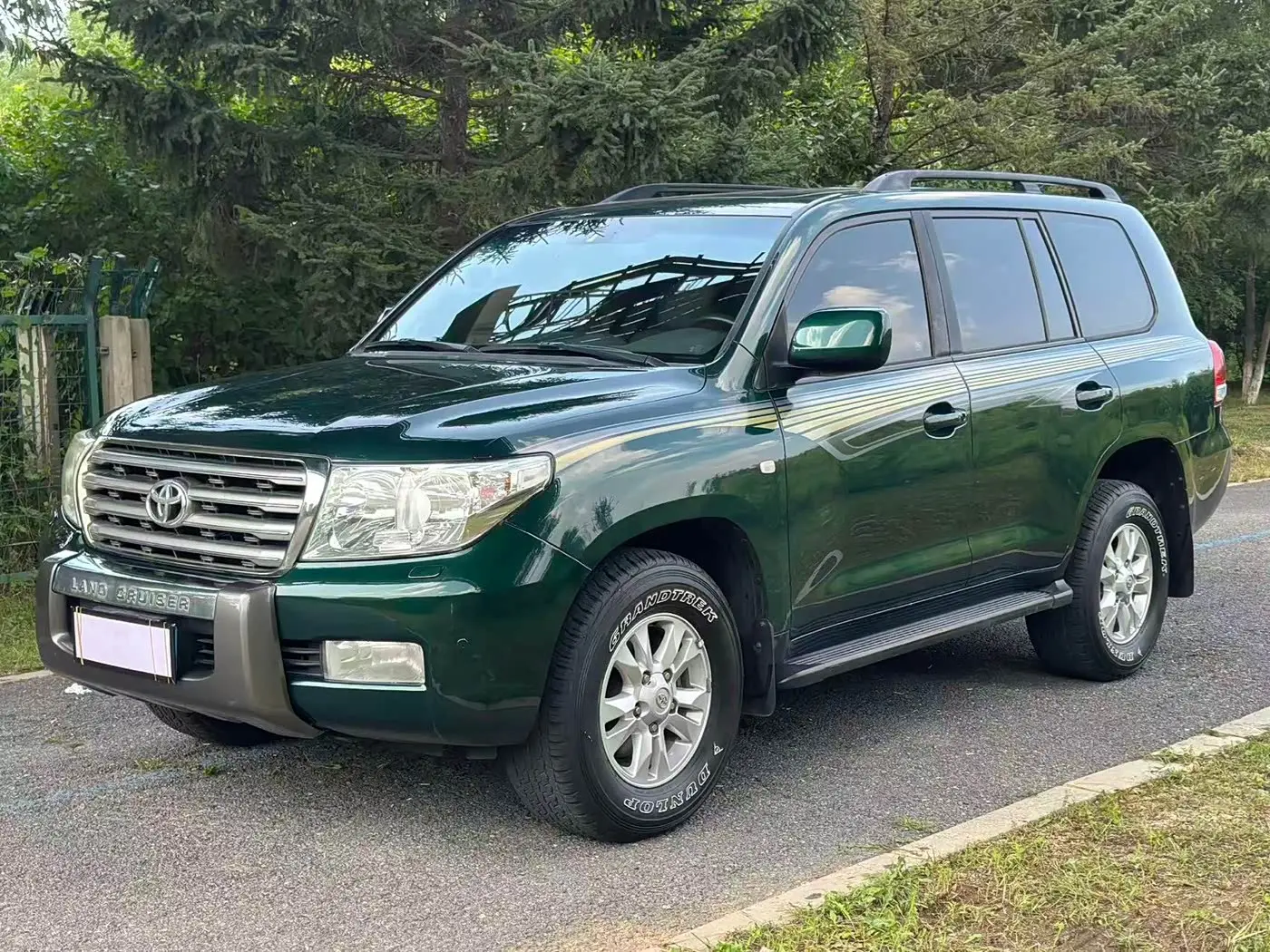 Toyota Land Cruiser 2010 — Photo 2/13