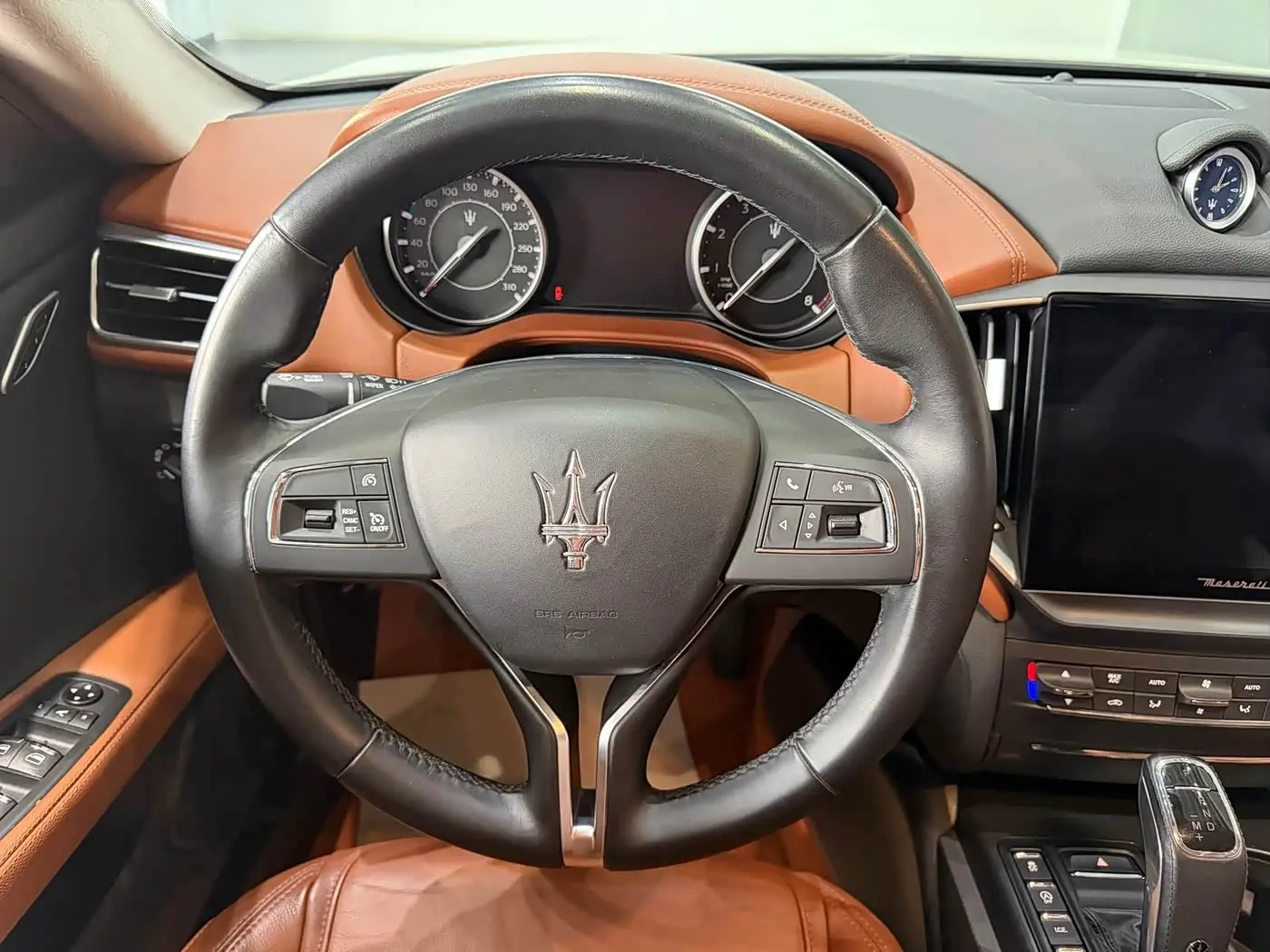 Maserati Ghibli 2021 — Фото 8/20