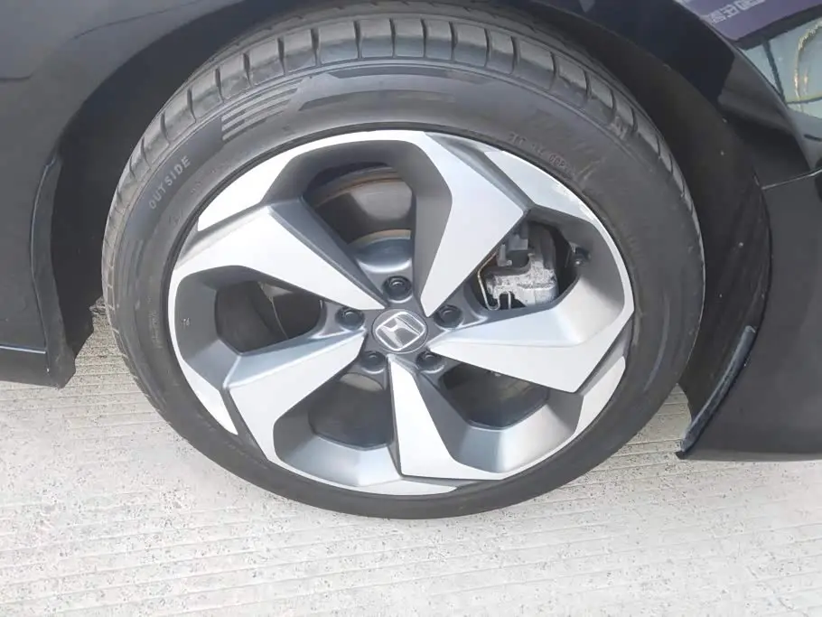 Honda Inspire 2019 — Photo 6/16