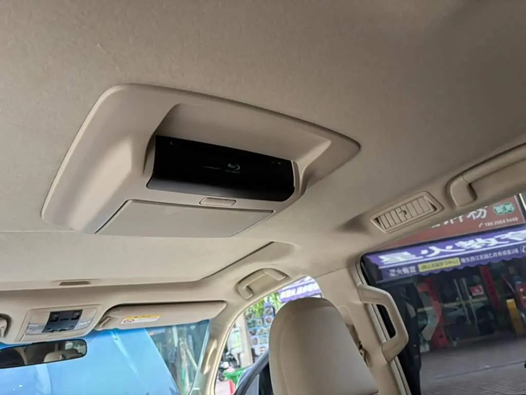 Toyota Prado 2019 — Photo 8/9