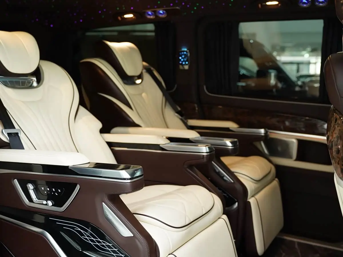 Mercedes-Benz V-Class 2023 — Фото 12/20