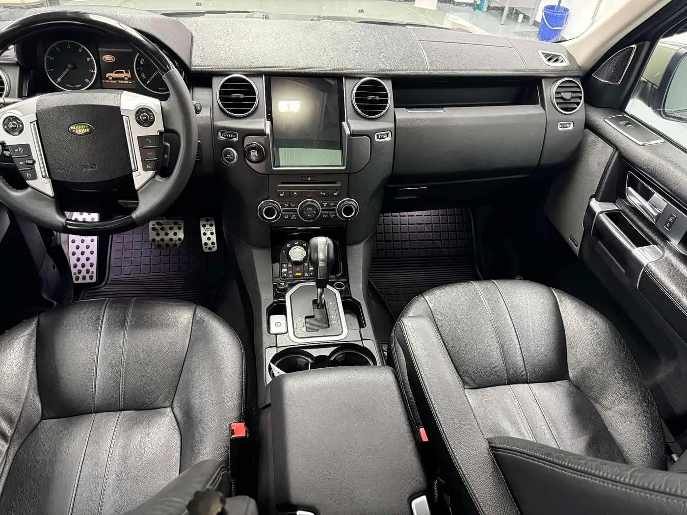 Land Rover Discovery 2010 — Photo 8/9