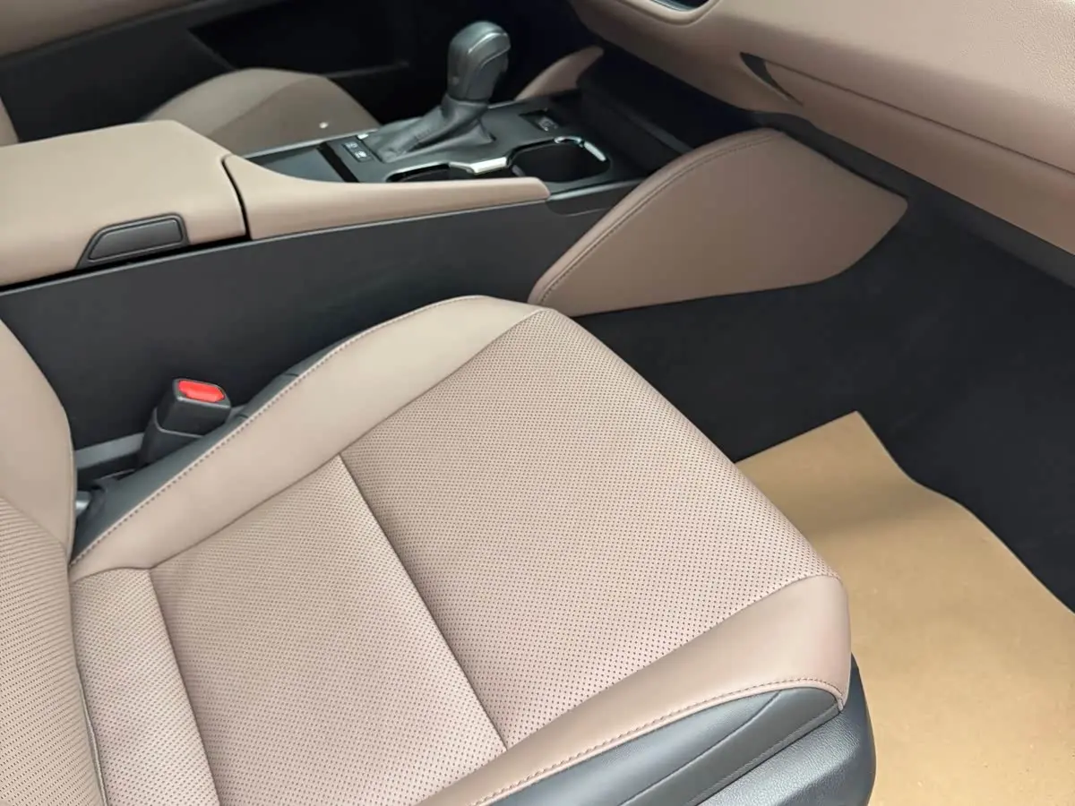 Lexus ES 2025 — Photo 8/16