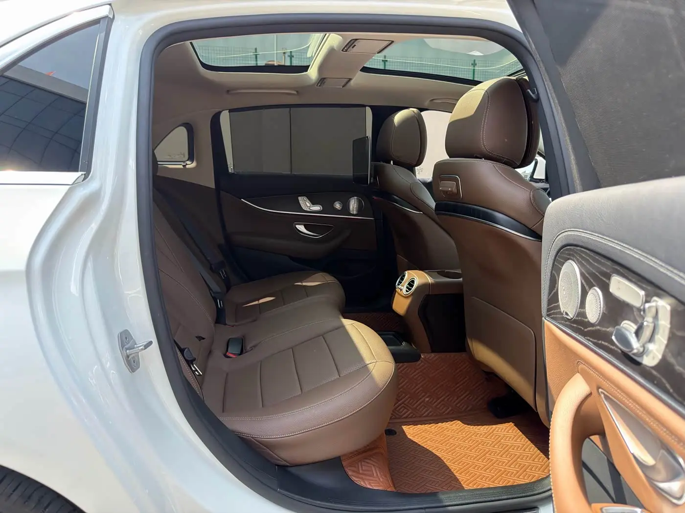 Mercedes-Benz E-Class 2019 — Фото 10/16