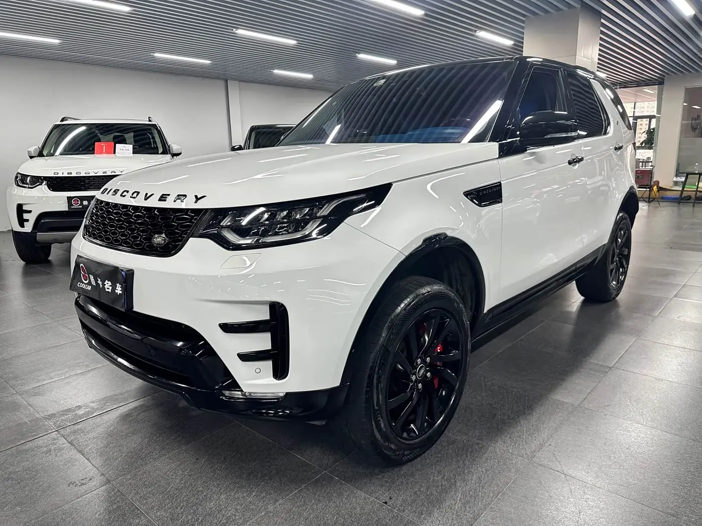 Land Rover Discovery 2020 — Photo 1/17