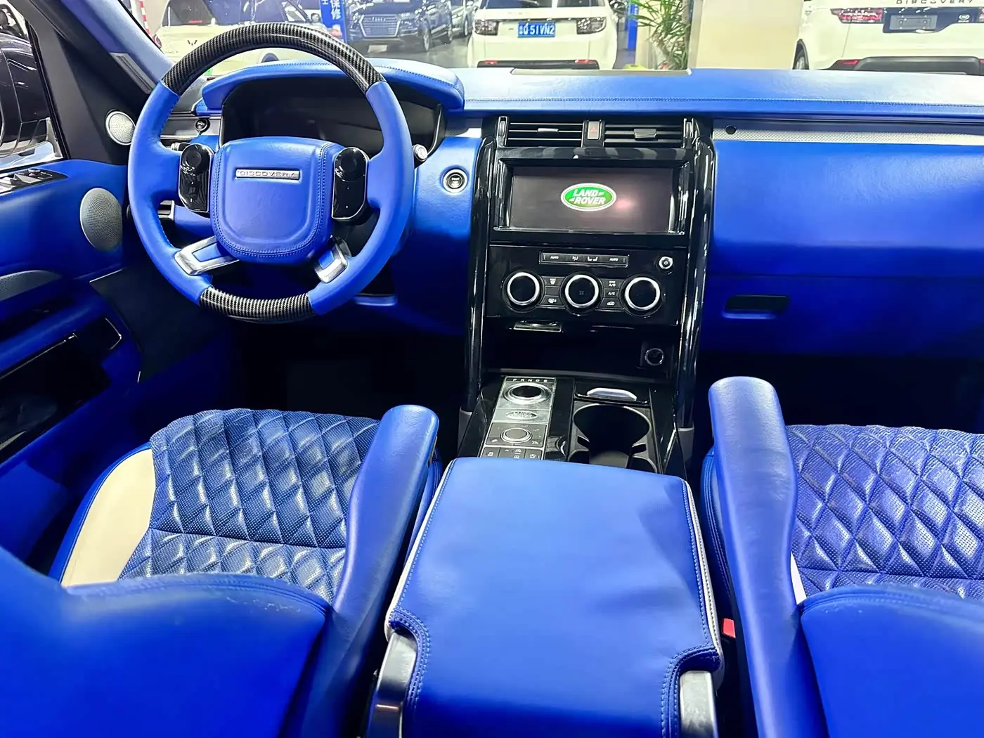 Land Rover Discovery 2020 — Photo 8/17