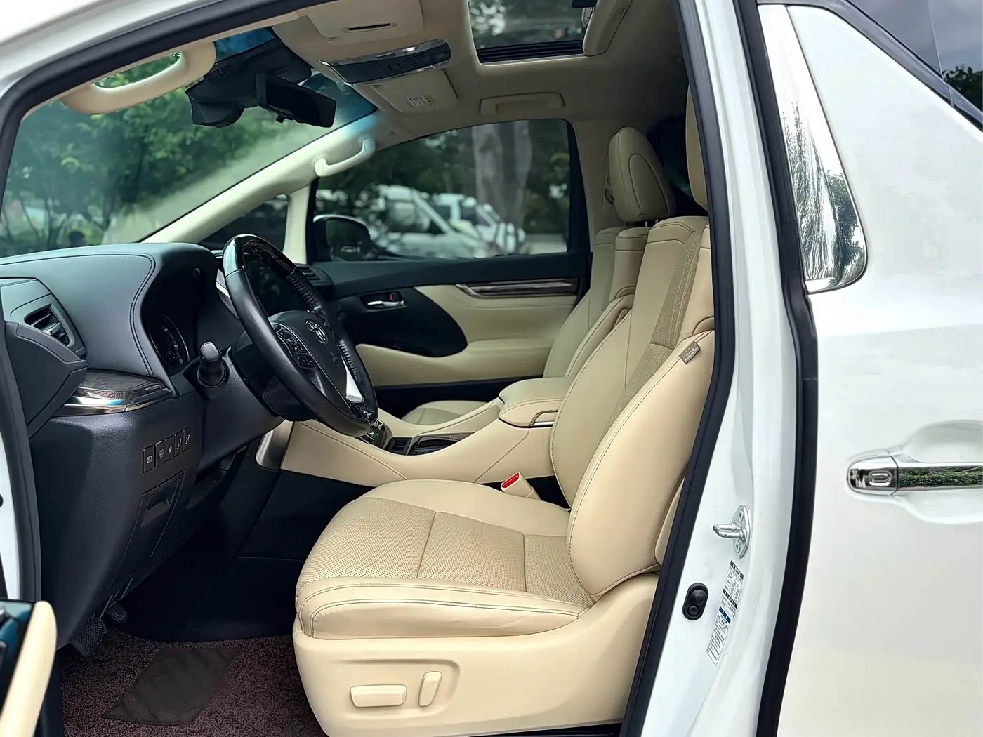 Toyota Alphard 2021 — Photo 9/20