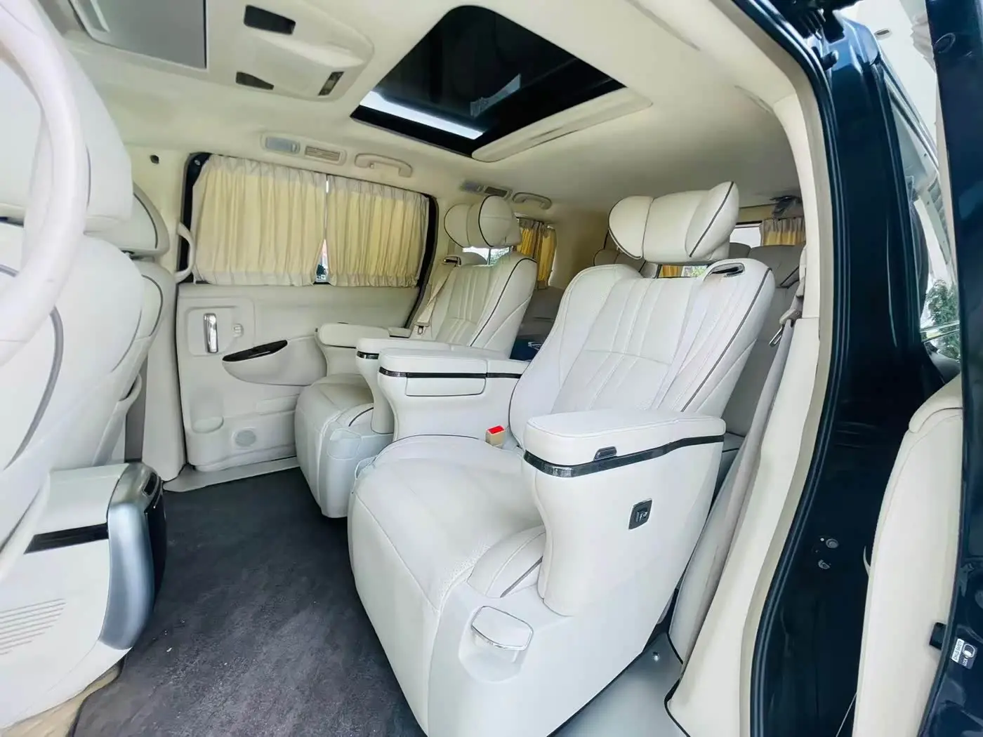 Nissan Quest 2018 — Фото 8/11