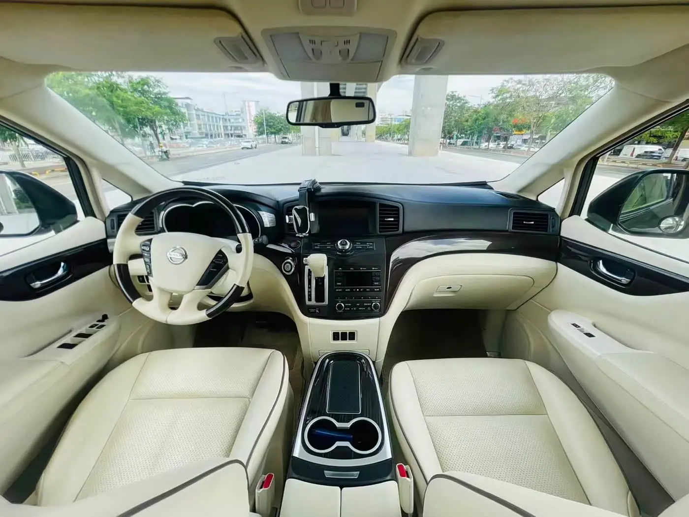 Nissan Quest 2018 — Фото 10/11