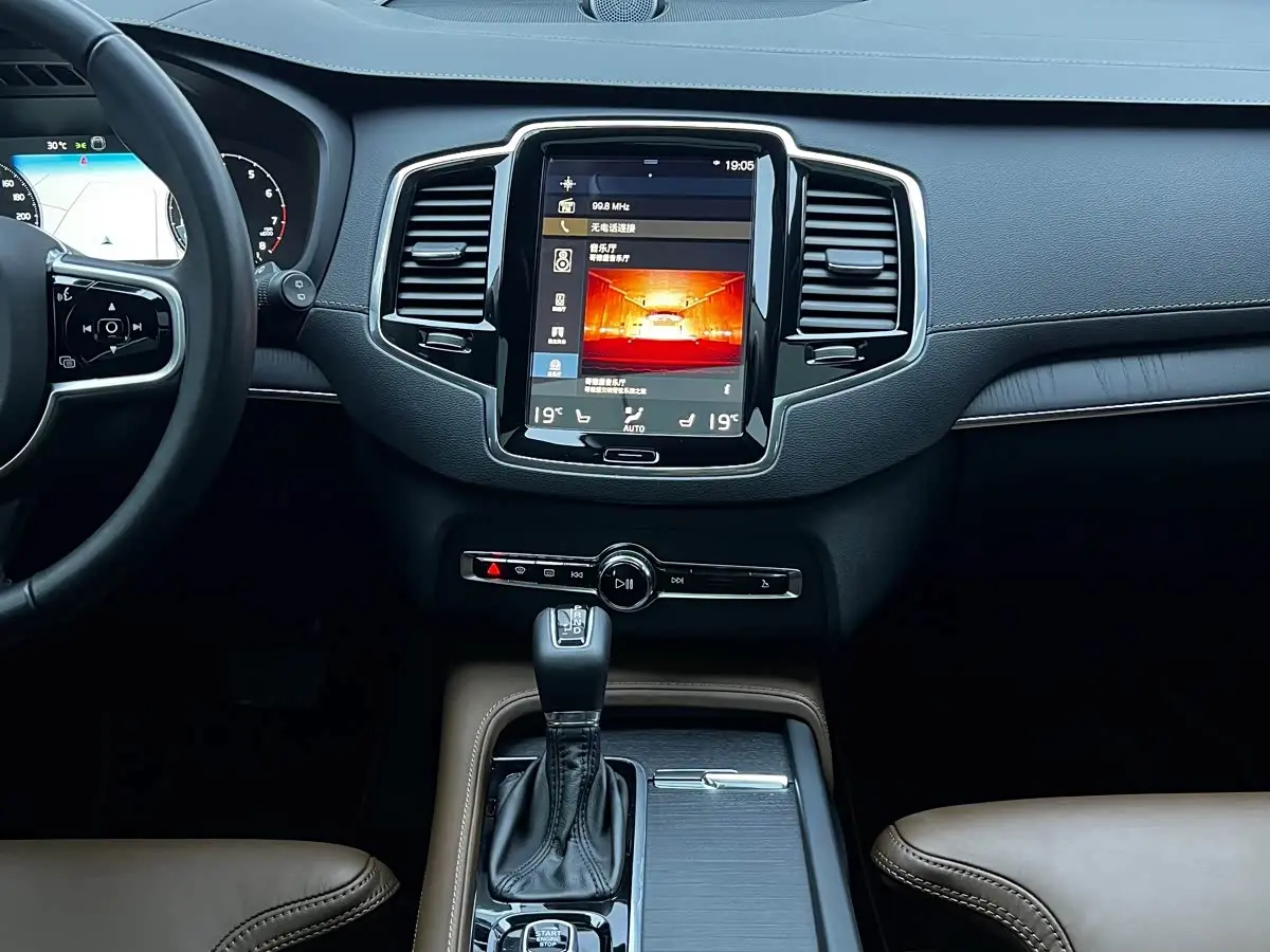 Volvo XC90 2020 — Фото 16/20