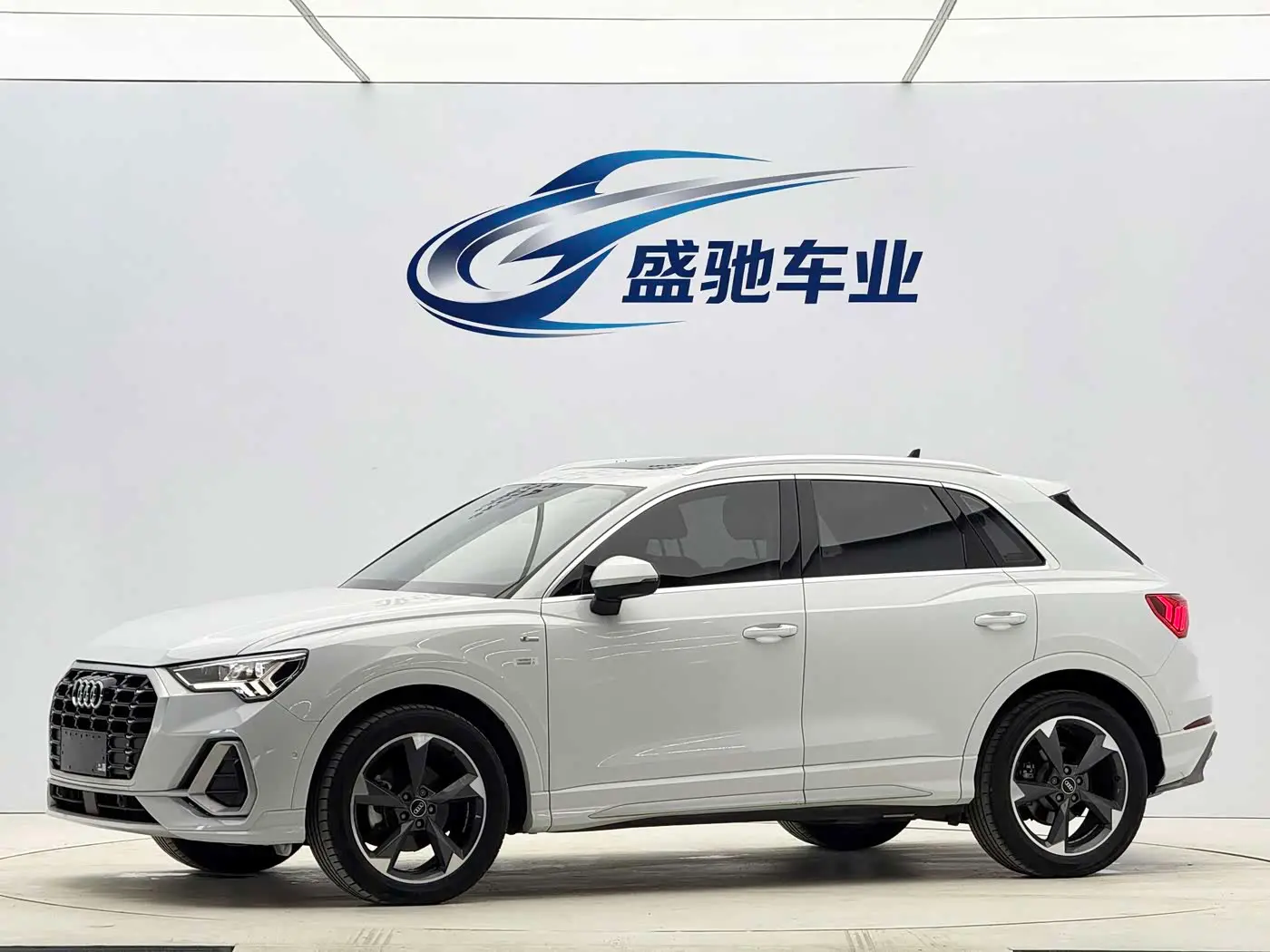 Audi Q3 2022 — Photo 1/20