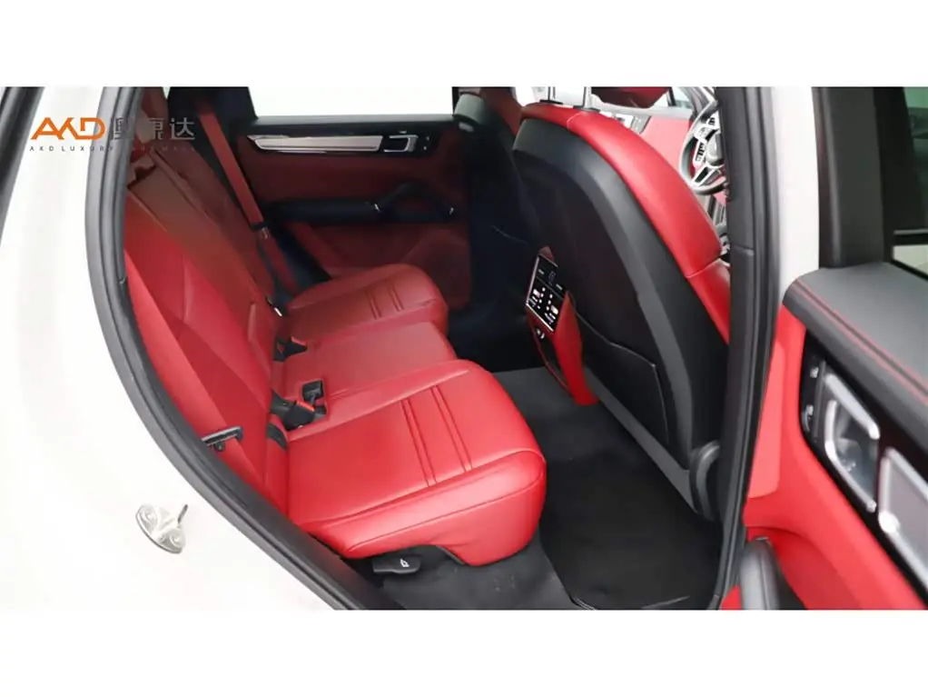 Porsche Cayenne 2023 — Photo 8/10