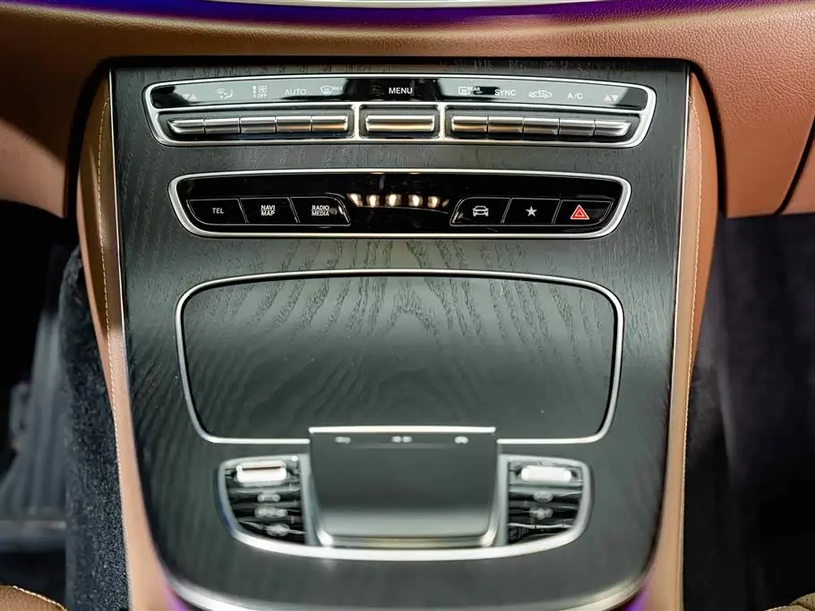 Mercedes-Benz E-Class 2023 — Фото 15/20
