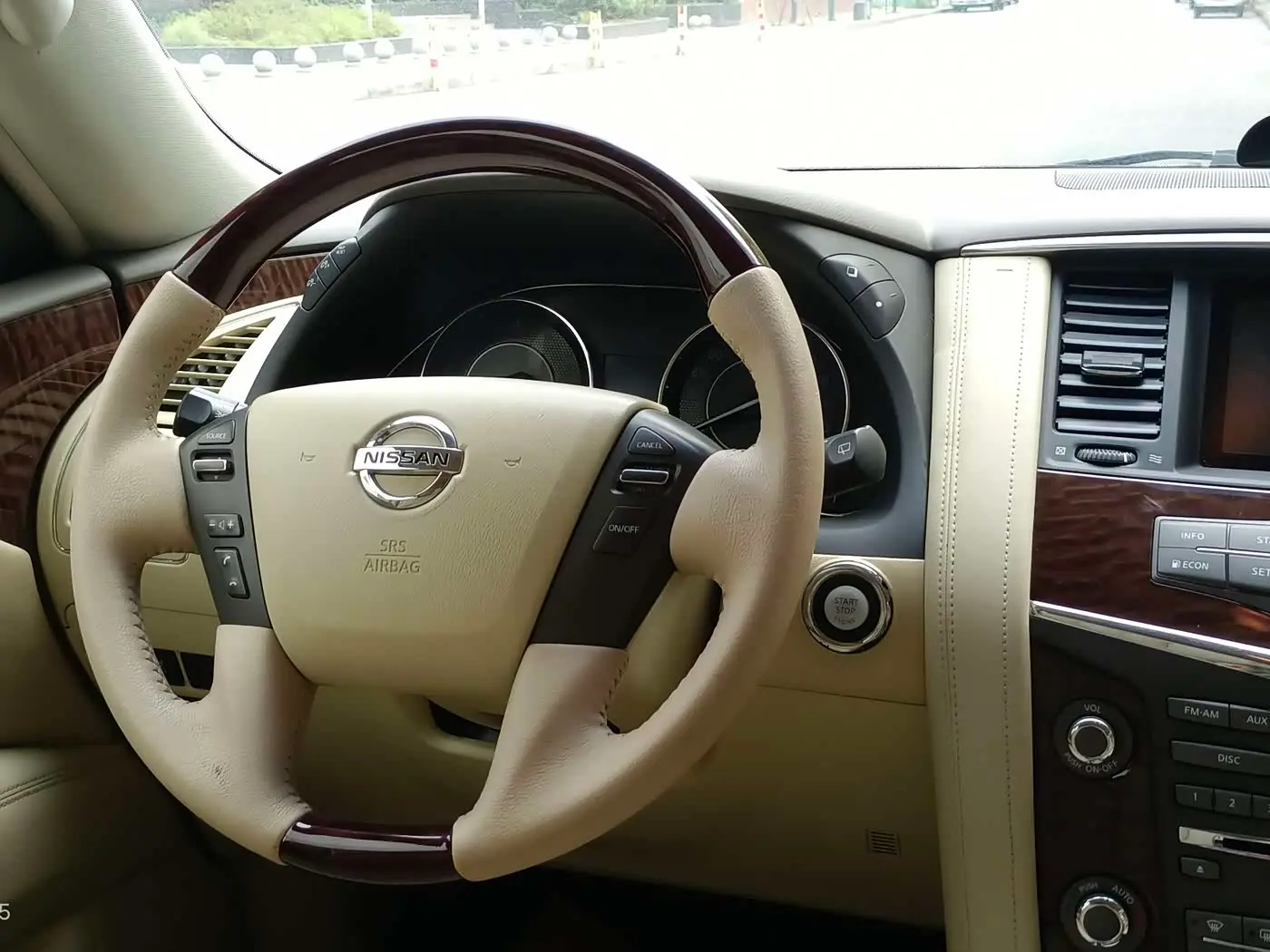 Nissan Patrol 2017 — Photo 8/12