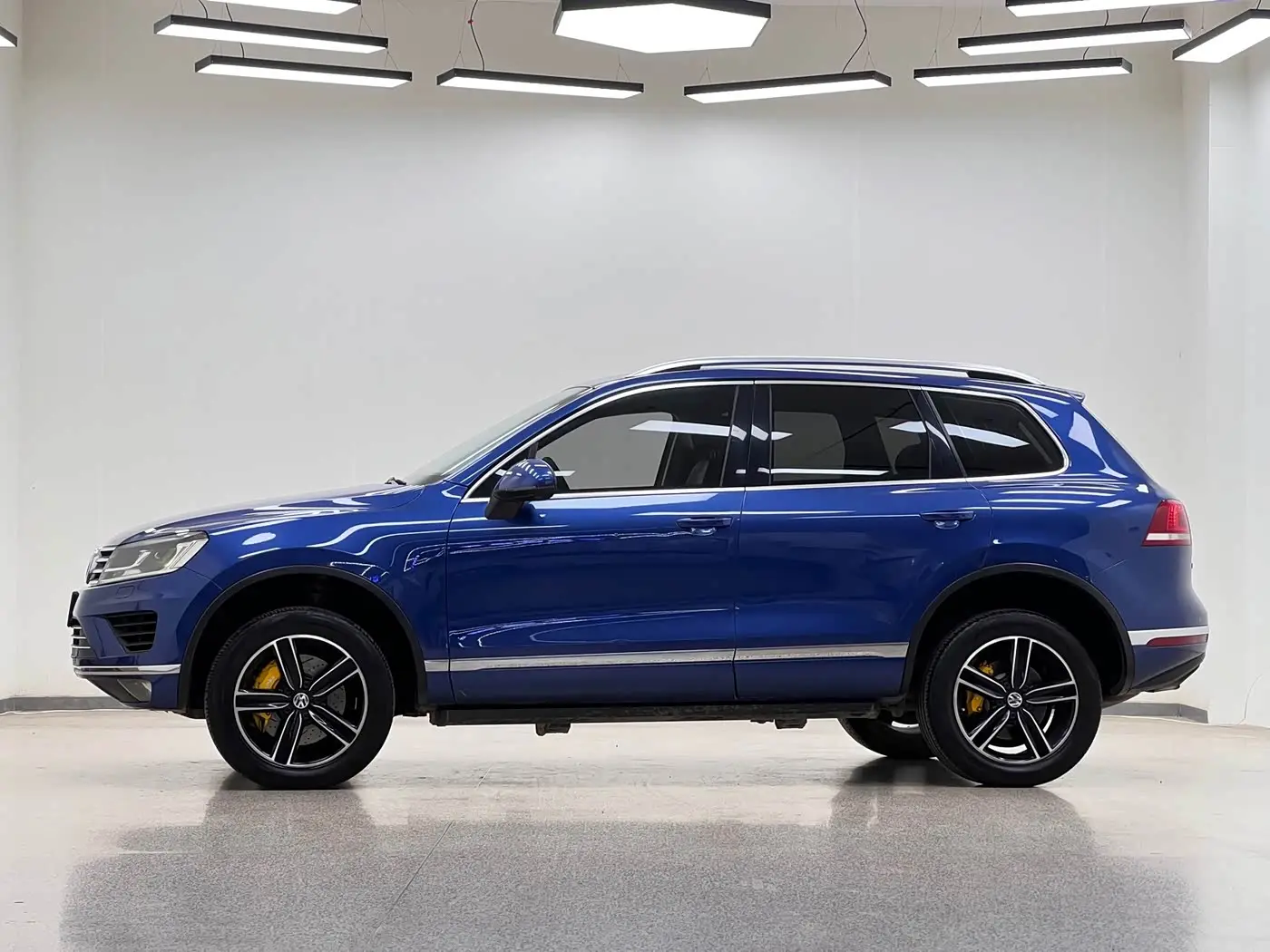 Volkswagen Touareg 2017 — Şəkil 15/20