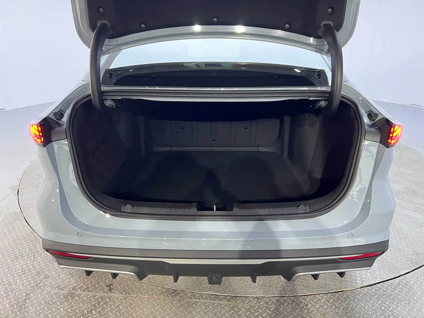 Geely Galaxy Galaxy L6 2024 — Фото 18/20