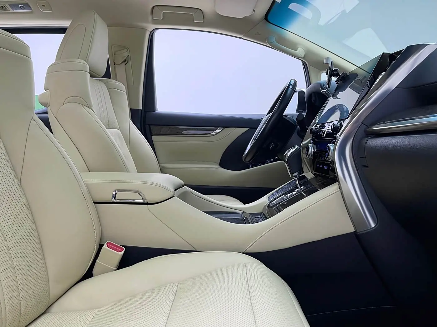Toyota Vellfire 2021 — Photo 6/13