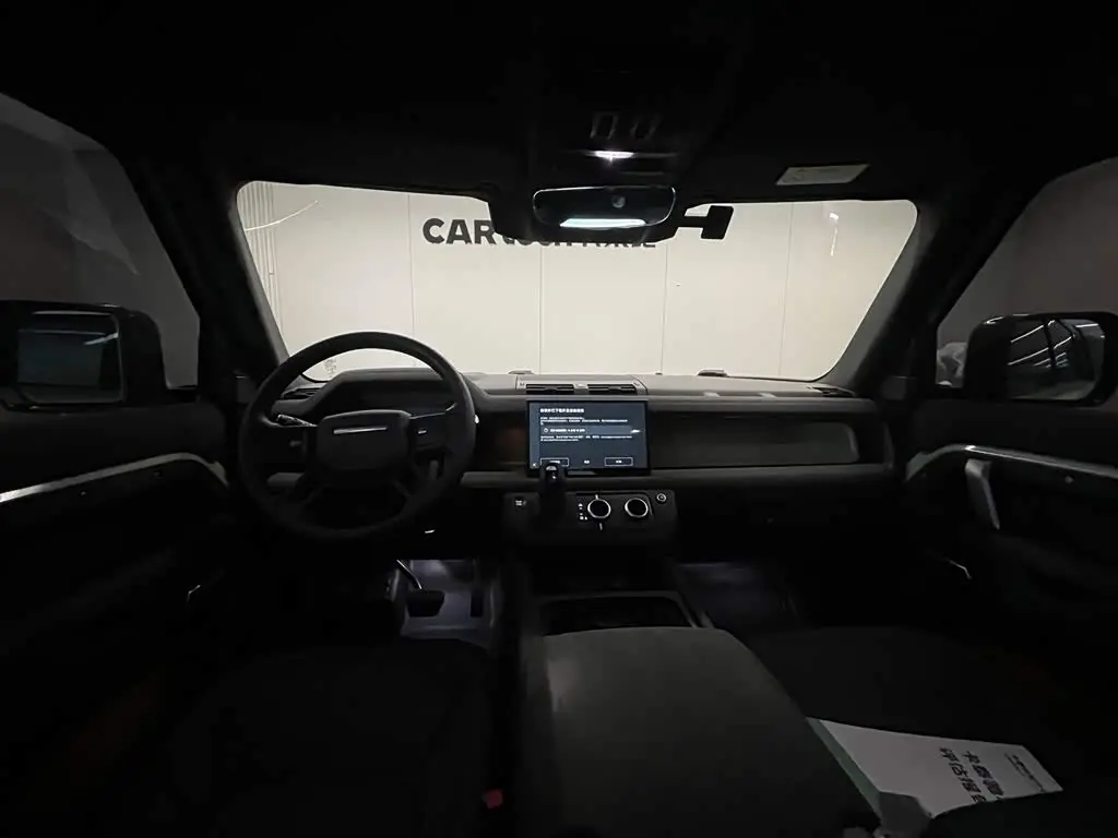 Land Rover Defender 2023 — Фото 12/20