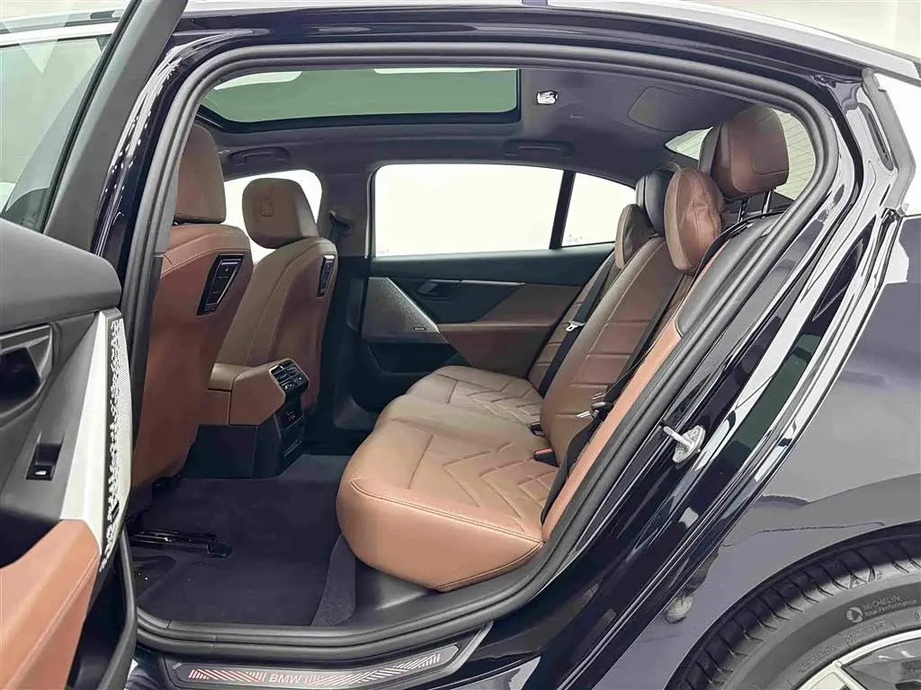 BMW 5 Series 2024 — Photo 20/20