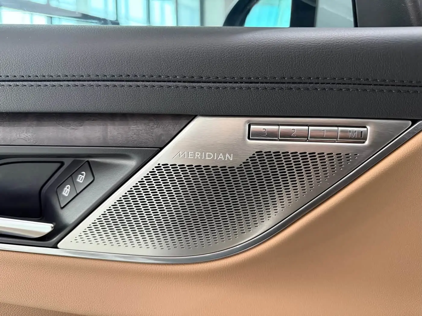 Jaguar XFL 2025 — Фото 17/17