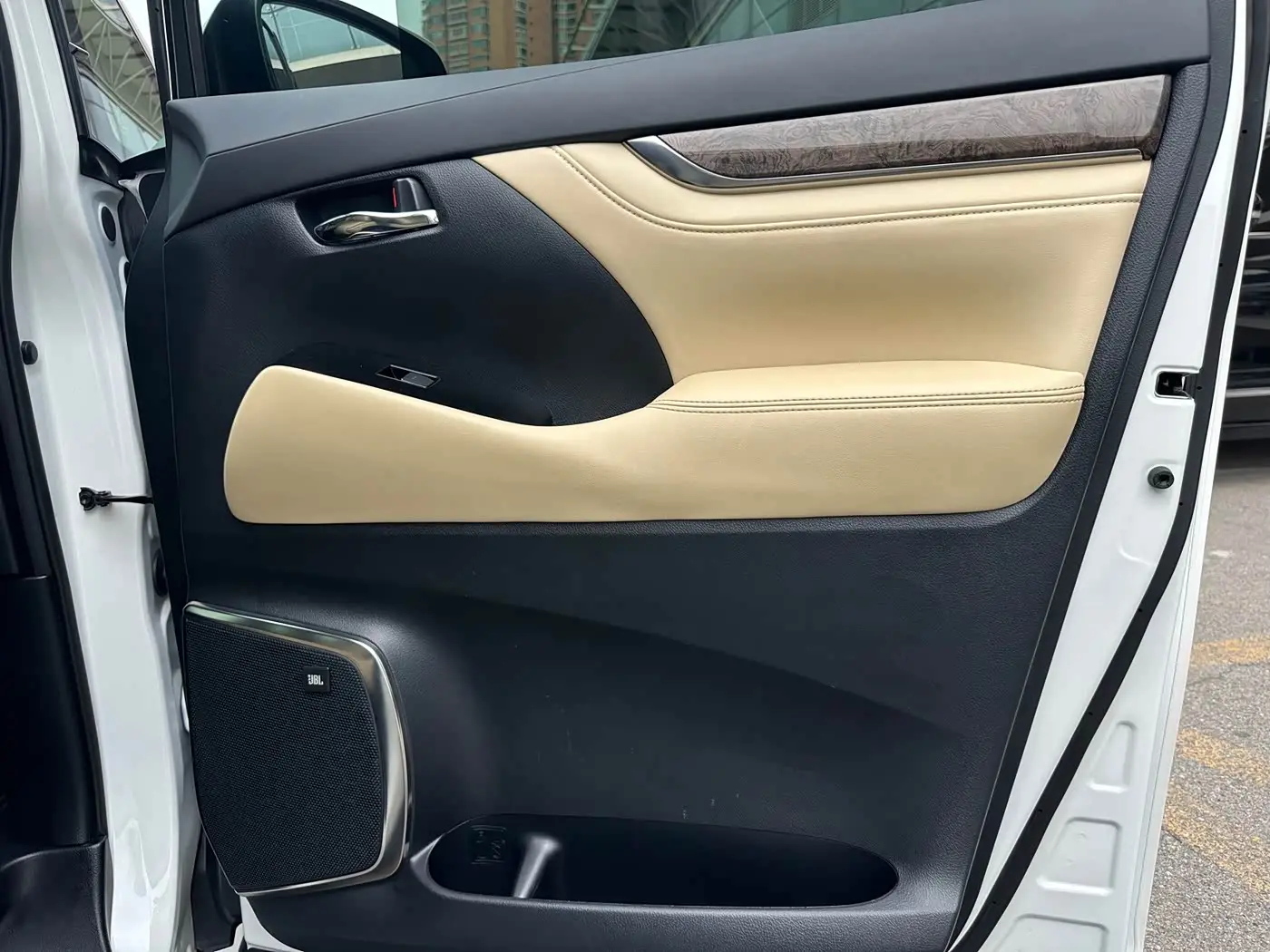 Toyota Alphard 2023 — Photo 11/20