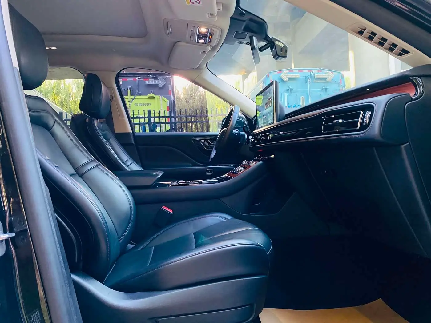 Lincoln Aviator 2021 — Photo 13/18