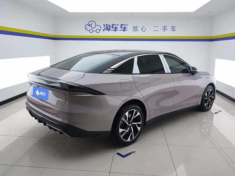 Geely Galaxy Galaxy L6 2024 — Photo 3/16