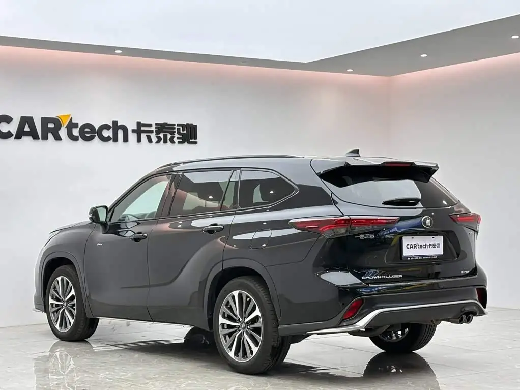 Toyota Crown Kluger 2024 — Photo 3/15
