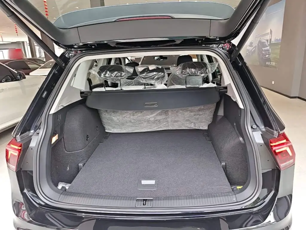 Volkswagen Tiguan L PHEV 2025 — Фото 19/20