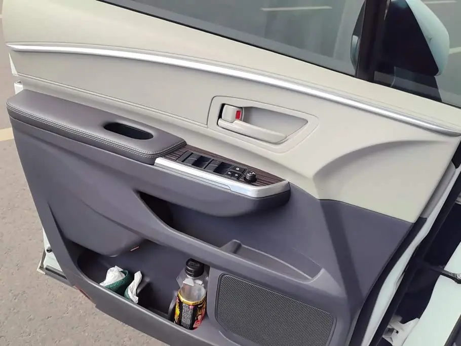 Toyota Granvia 2024 — Photo 7/16
