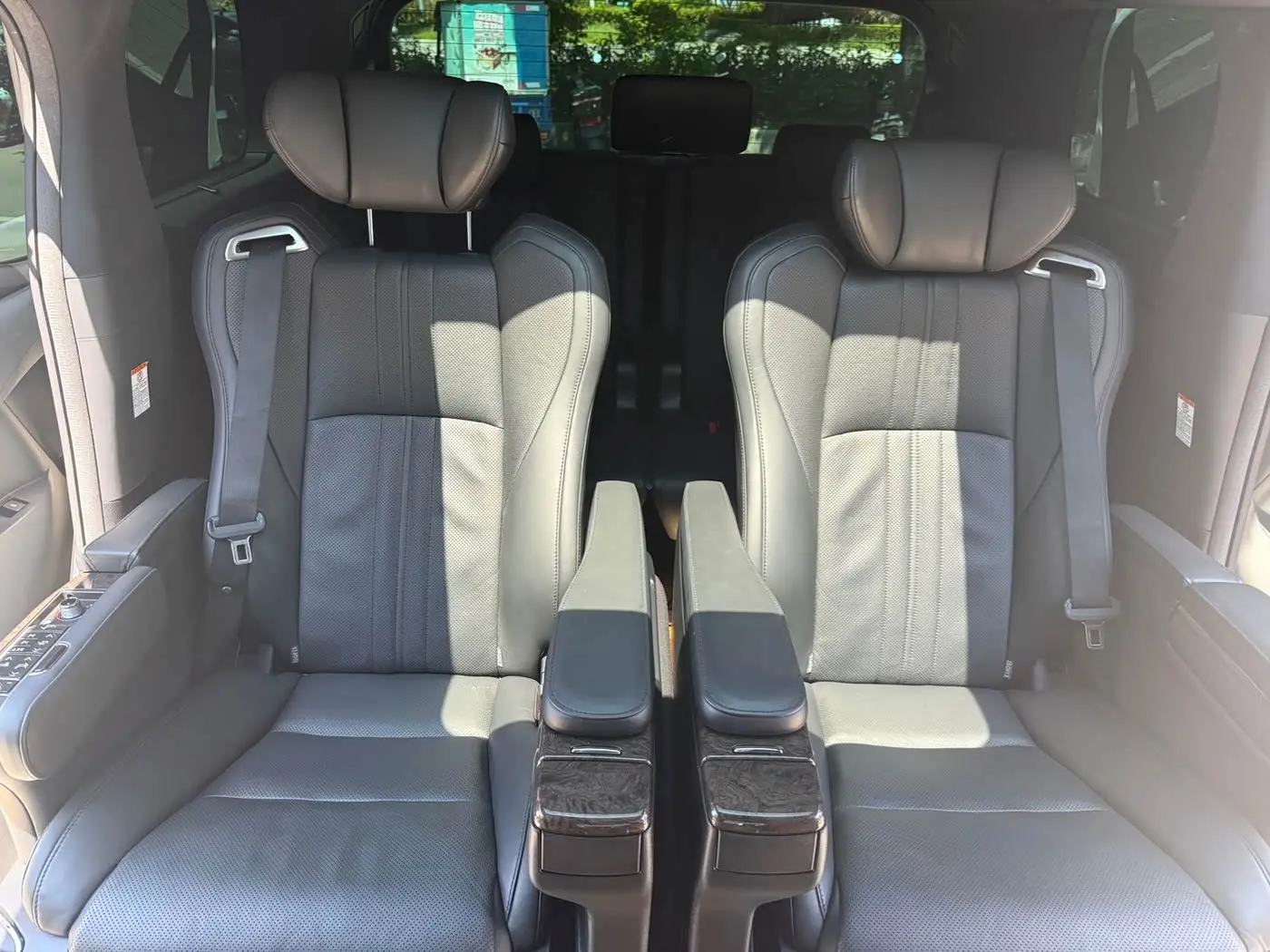 Toyota Alphard 2021 — Photo 14/20