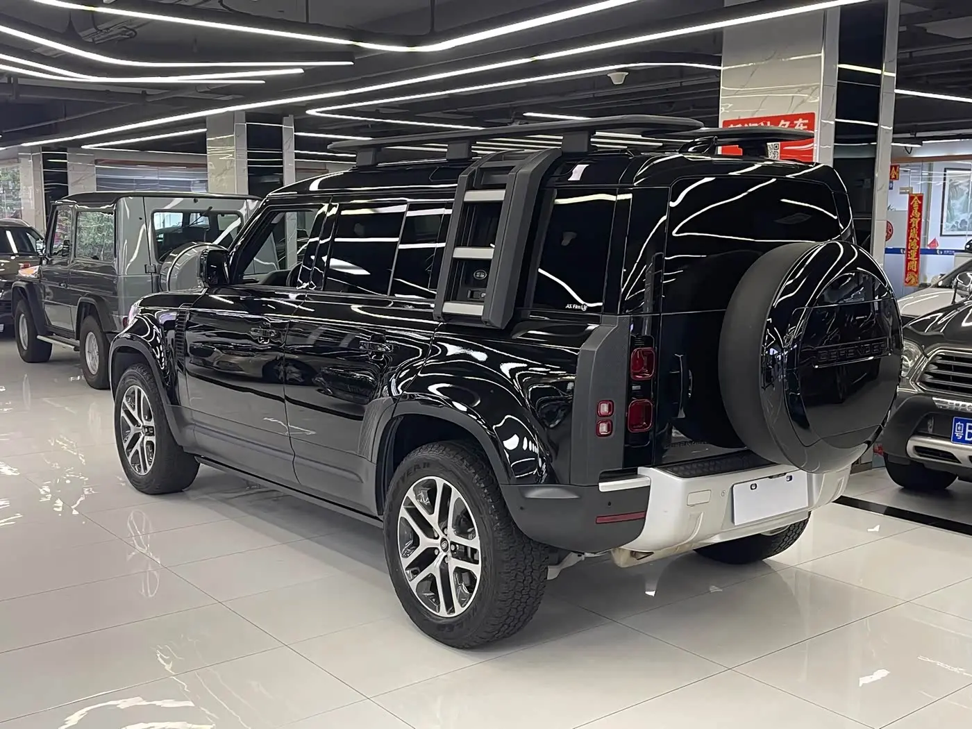 Land Rover Defender 2023 — Photo 11/16