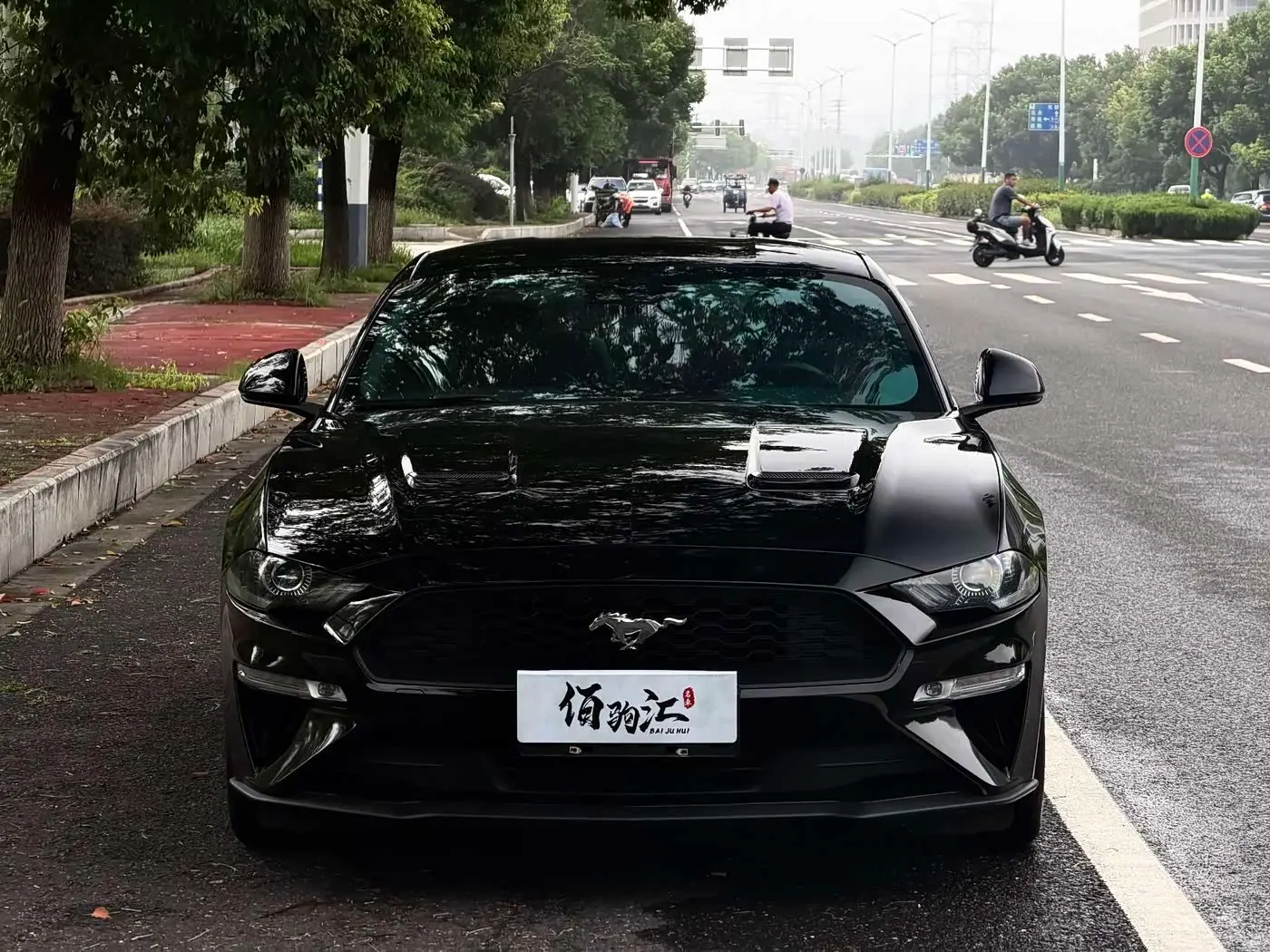 Ford Mustang 2018 — Фото 2/17