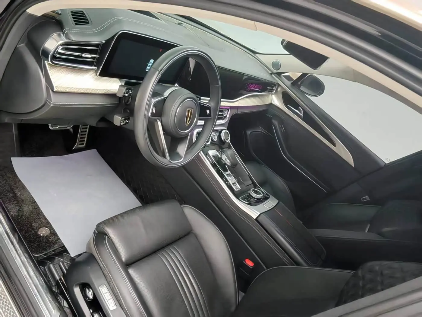 Hongqi H9 2023 — Photo 11/19