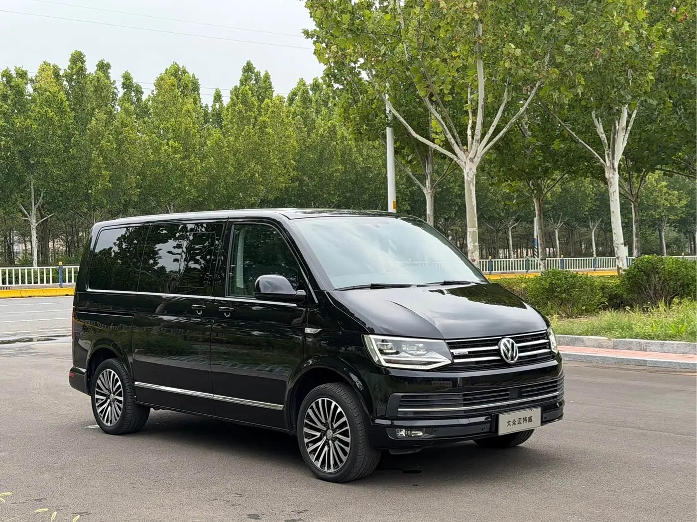 Volkswagen Multivan 2017 — Фото 3/20