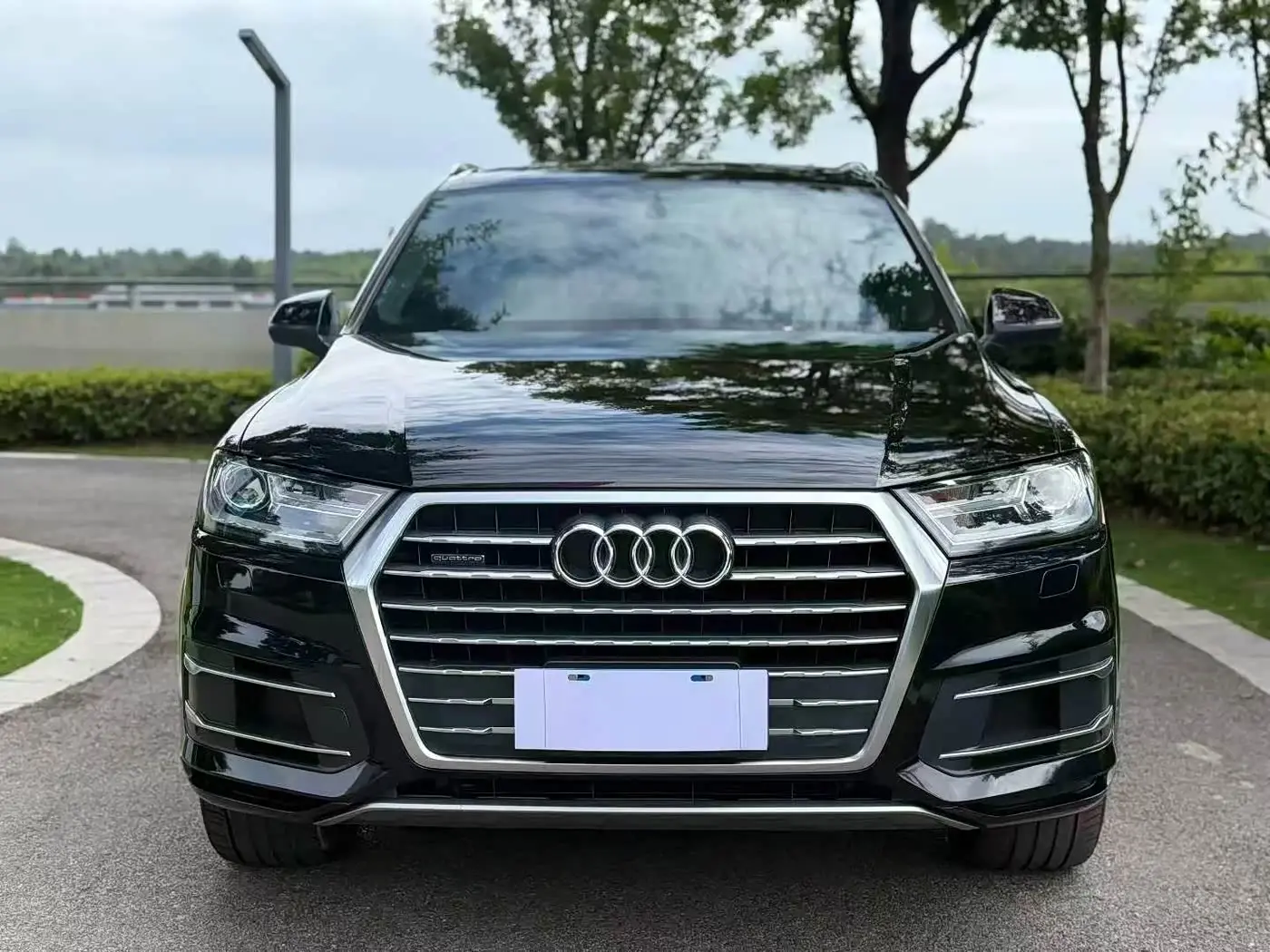 Audi Q7 2018 — Фото 2/9