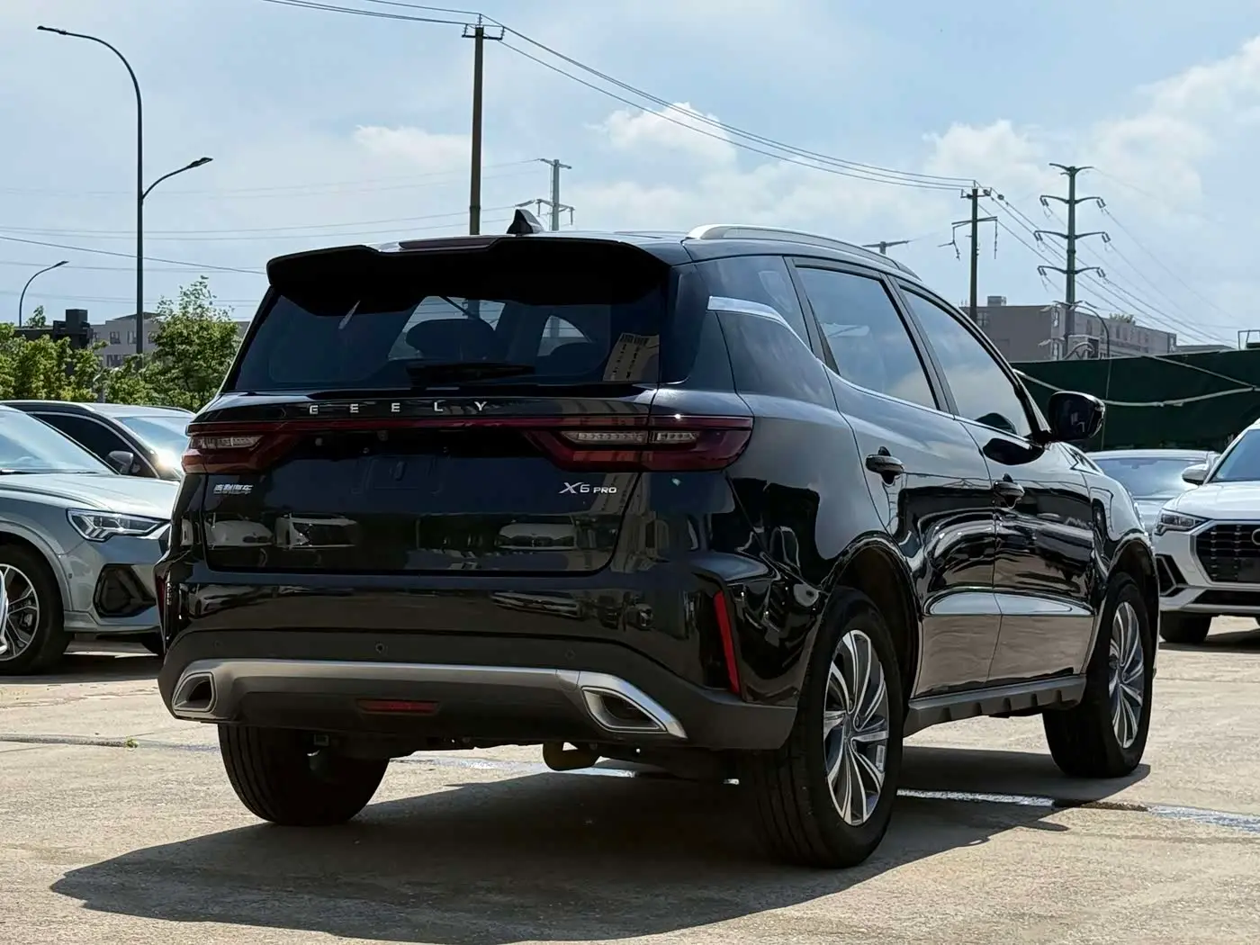 Geely Emgrand X6 2022 — Photo 9/12
