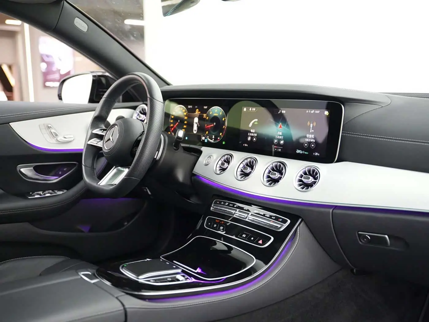 Mercedes-Benz E-Class 2022 — Photo 5/20