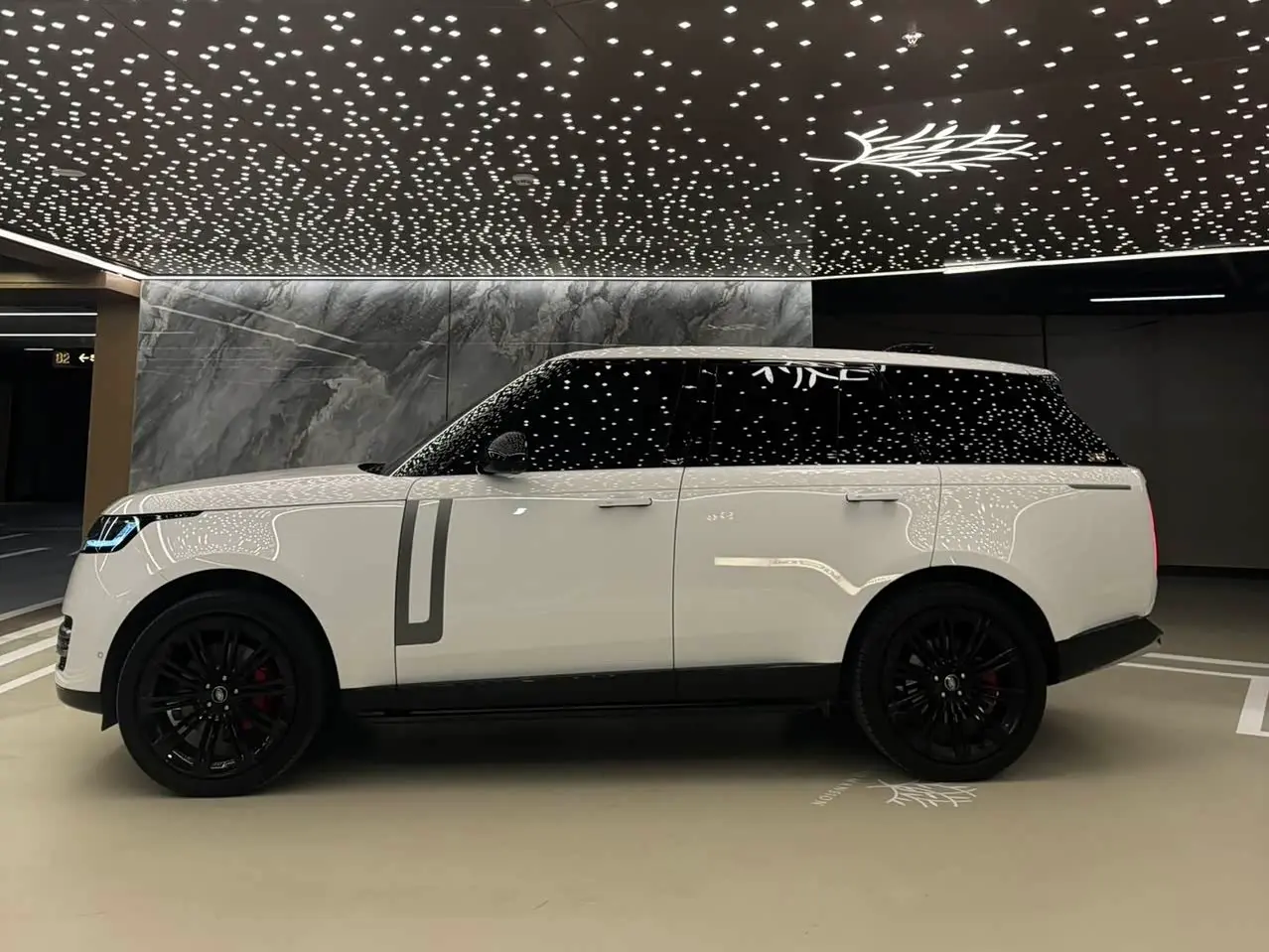 Land Rover Range Rover 2022 — Фото 3/8