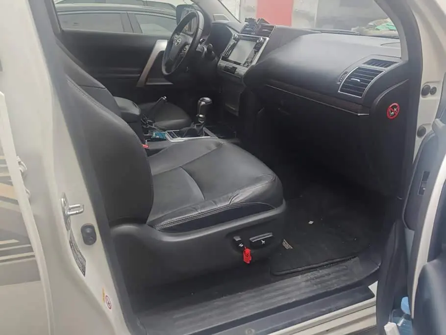 Toyota Prado 2018 — Photo 8/16